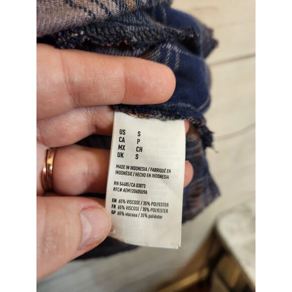 American Eagle Outfitters Women's Multicolor Plaid Button Down Shirt Size Small - Picture 4 of 6